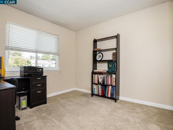 1076 Spring Valley Cmn, Livermore, CA, 94551 Townhouse. Photo 16 of 24