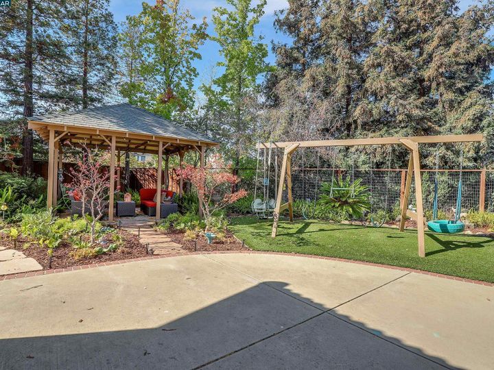 1100 Glenwillow Ln, Concord, CA | Pine Hollow. Photo 37 of 40