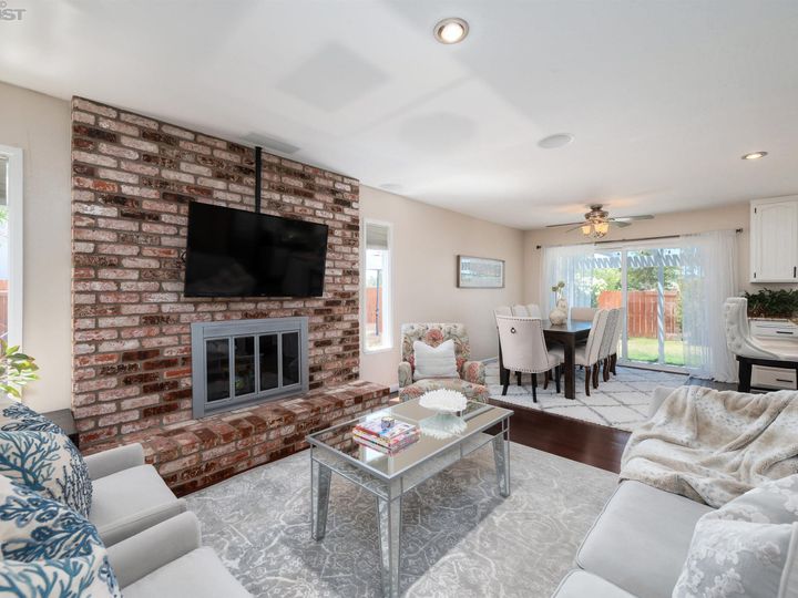 1146 Bluebell Dr, Livermore, CA | Springtown. Photo 10 of 36