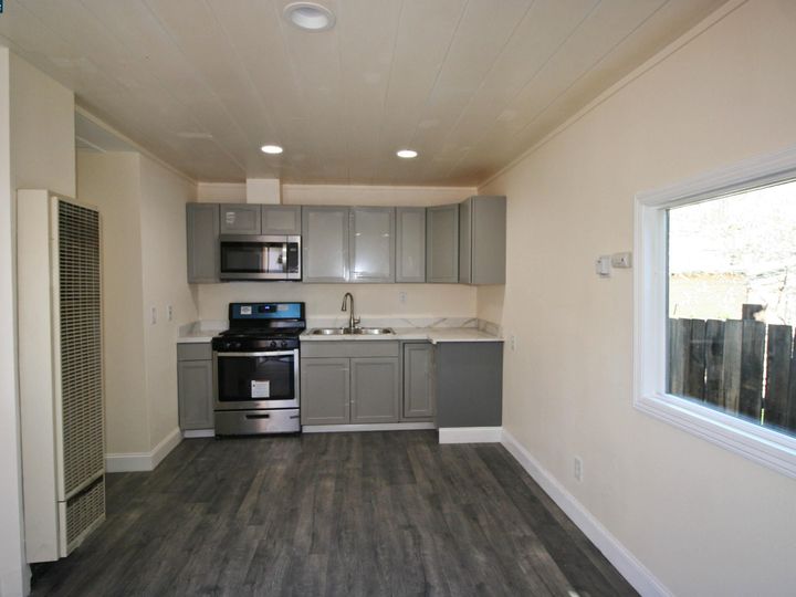 1247 Pine St, Pittsburg, CA | Central Addition. Photo 22 of 25