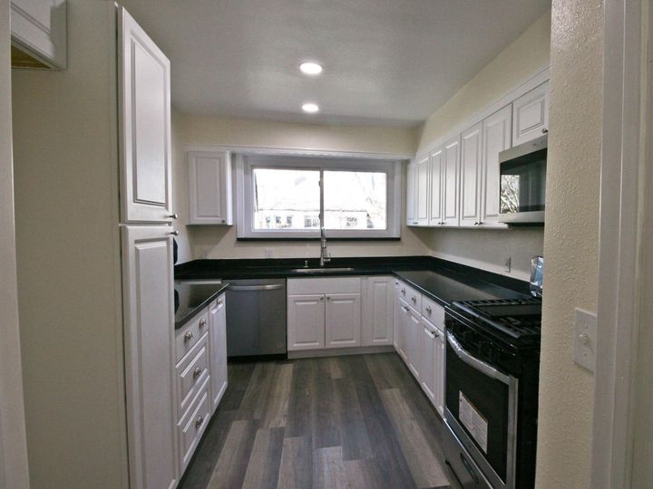 1247 Pine St, Pittsburg, CA | Central Addition. Photo 7 of 25