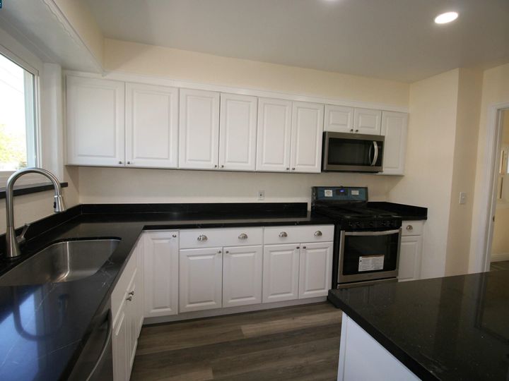 1247 Pine St, Pittsburg, CA | Central Addition. Photo 9 of 25