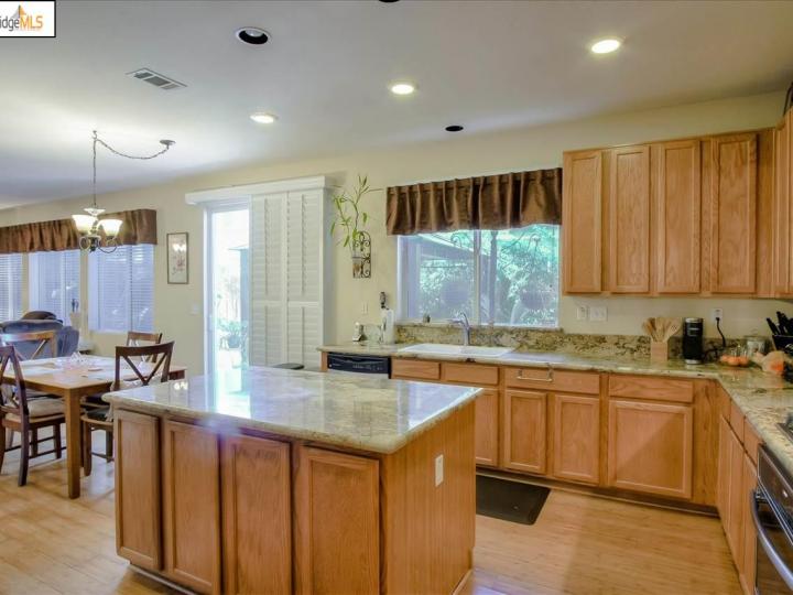 1275 Anjou Pkwy, Brentwood, CA | Lyon Groves. Photo 9 of 20