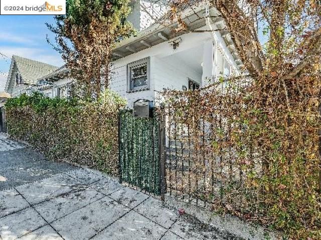 1302 E 19th St, Oakland, CA | Lower Glenview. Photo 1 of 24