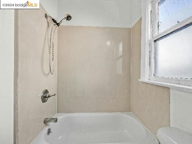 1302 E 19th St, Oakland, CA | Lower Glenview. Photo 13 of 24