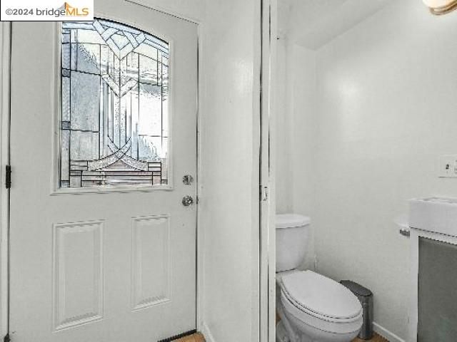 1302 E 19th St, Oakland, CA | Lower Glenview. Photo 17 of 24