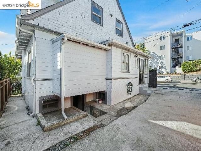 1302 E 19th St, Oakland, CA | Lower Glenview. Photo 21 of 24