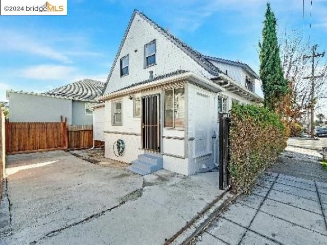 1302 E 19th St, Oakland, CA | Lower Glenview. Photo 23 of 24