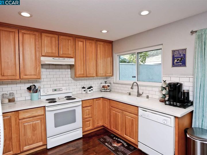 1461 Saint James Pkwy, Concord, CA, 94521 Townhouse. Photo 8 of 24