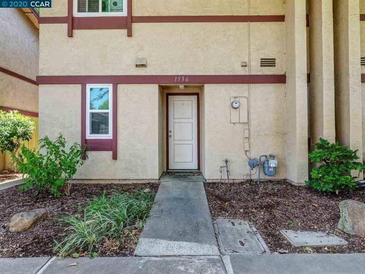 1536 Parkwood Pl, Concord, CA, 94521 Townhouse. Photo 3 of 23