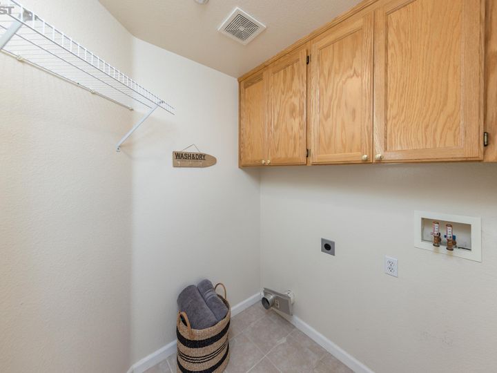 1560 Calle Del Rey, Livermore, CA, 94551 Townhouse. Photo 13 of 32
