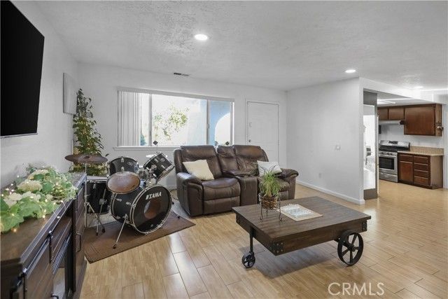 16141 Nisqualli Rd, Victorville, CA | . Photo 8 of 47