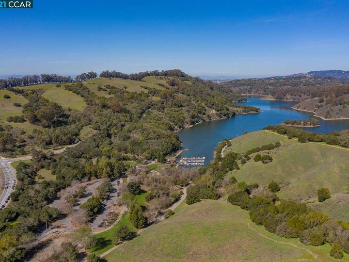 17660 Petersen Way, Castro Valley, CA | Lake Chabot. Photo 35 of 40
