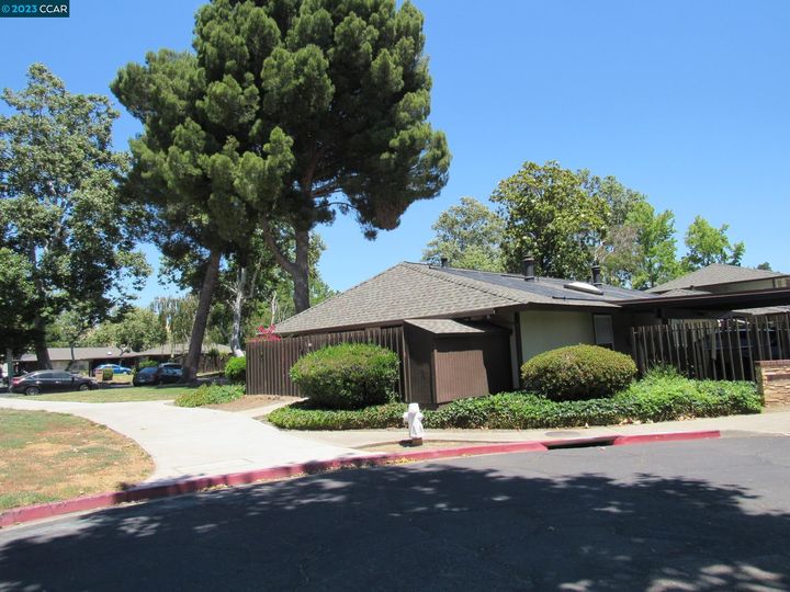 1818 Chinquapin Ct #B, Concord, CA, 94519 Townhouse. Photo 1 of 12
