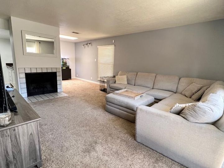 1818 Chinquapin Ct #B, Concord, CA, 94519 Townhouse. Photo 2 of 12