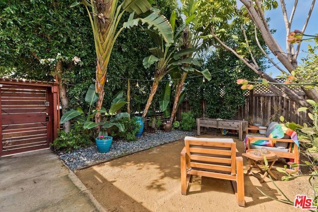 1830 Walgrove Ave, Los Angeles, CA | . Photo 4 of 33