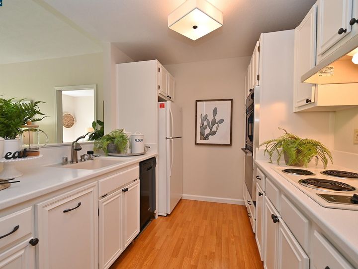 Waterford condo #1338. Photo 16 of 23
