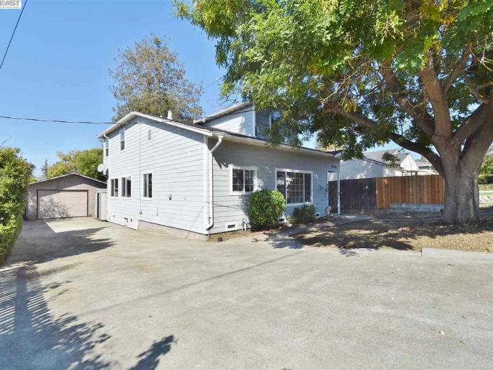 19103 Parsons Ave, Castro Valley, CA | . Photo 2 of 39