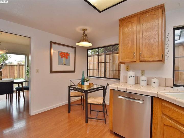 20041 Rawhide Way, Castro Valley, CA, 94552 Townhouse. Photo 11 of 40