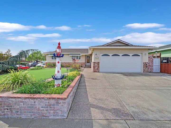 2095 Country Dr, Fremont, CA | Parkmont. Photo 2 of 31