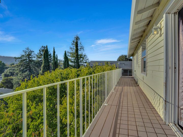 2266 S Crest Ave, Martinez, CA | Downtown Martine. Photo 13 of 31