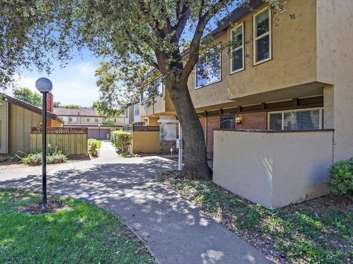 2320 Meadowmont Dr, San Jose, CA, 95133 Townhouse. Photo 6 of 50
