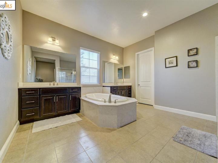 2473 Emerald Bay Dr, Brentwood, CA | Brentwood. Photo 20 of 40