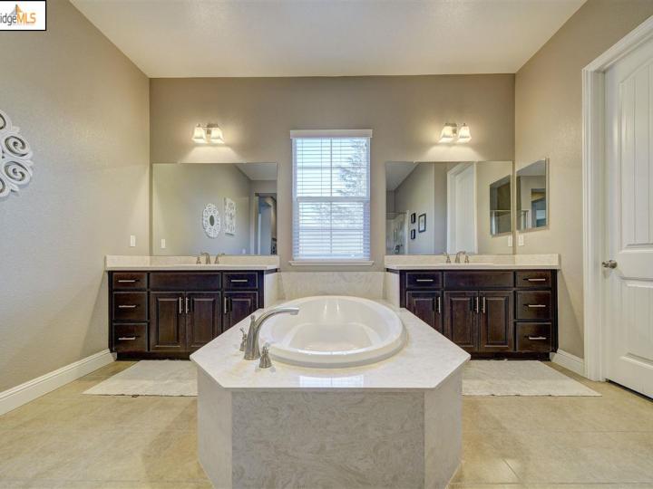 2473 Emerald Bay Dr, Brentwood, CA | Brentwood. Photo 21 of 40