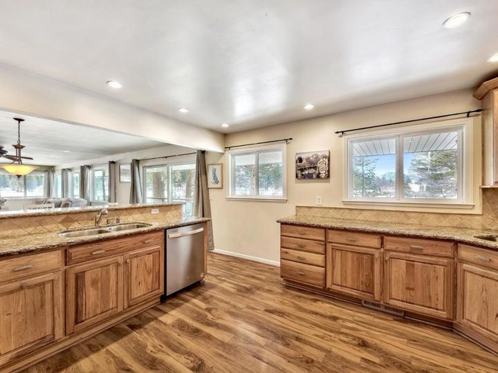 2861 Oakland Ave, South Lake Tahoe, CA | . Photo 12 of 37
