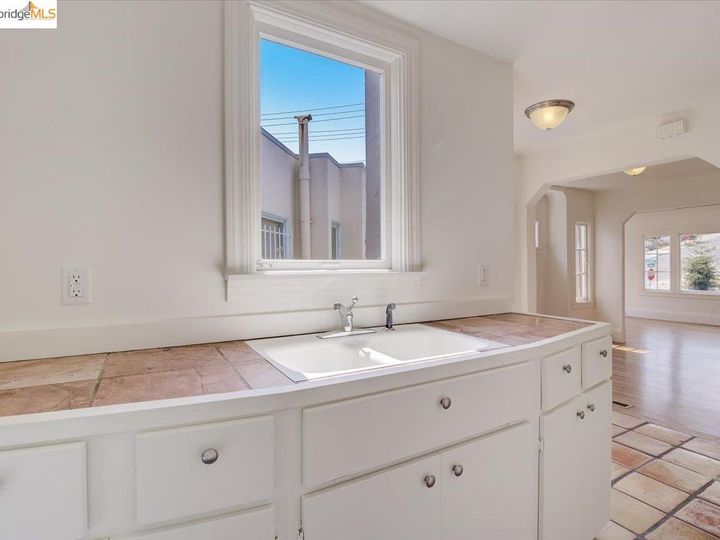 3400 Adell Ct, Oakland, CA | Dimond District. Photo 15 of 37