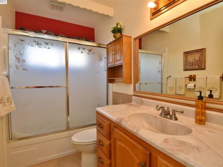 34256 Thornhill Pl, Fremont, CA | Northgate. Photo 16 of 32