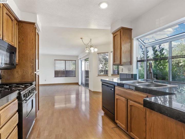 370 Jaeger St, Tracy, CA | Central Tracy. Photo 13 of 36