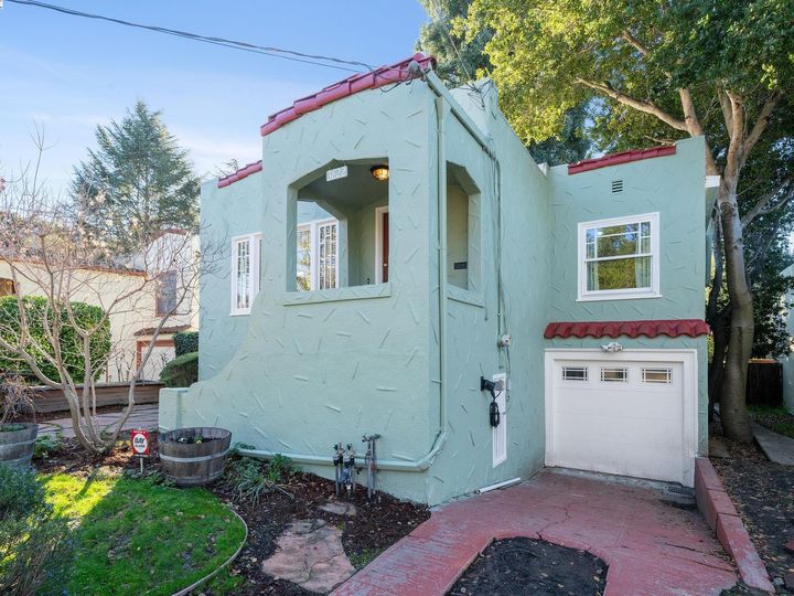 3822 Whittle Ave, Oakland, CA | Dimond. Photo 3 of 36
