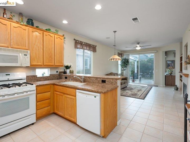 482 Summer Red Way, Brentwood, CA | Summerset 2. Photo 11 of 36