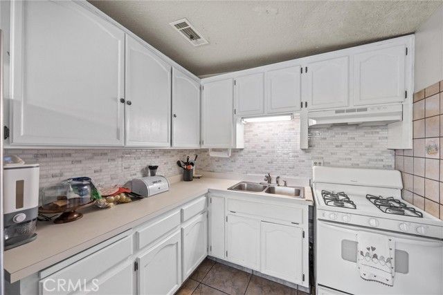 531 Fairview Rd, Bakersfield, CA | . Photo 31 of 45
