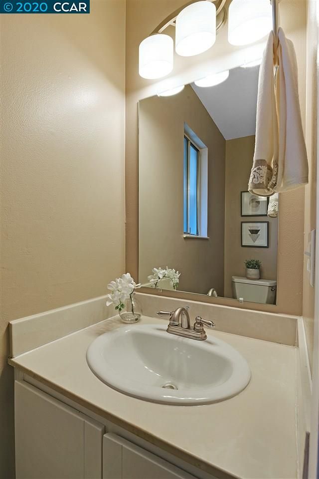 5489 Roundtree Dr #B, Concord, CA, 94521 Townhouse. Photo 15 of 40