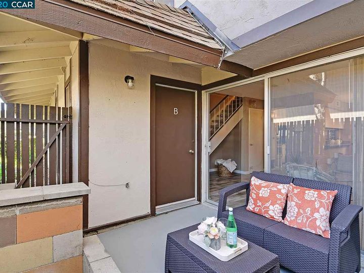 5489 Roundtree Dr #B, Concord, CA, 94521 Townhouse. Photo 3 of 40