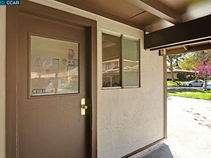 5489 Roundtree Dr #B, Concord, CA, 94521 Townhouse. Photo 24 of 40
