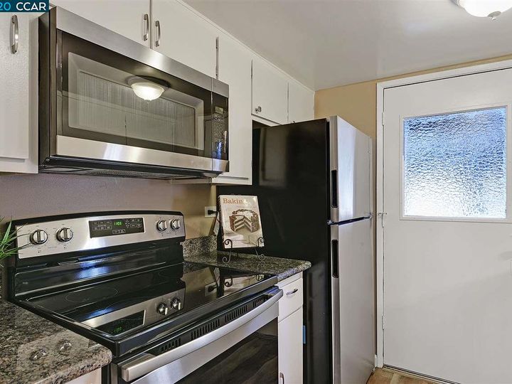 5489 Roundtree Dr #B, Concord, CA, 94521 Townhouse. Photo 10 of 40