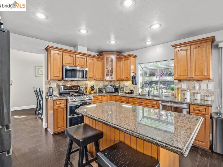 561 Rolling Oak Ct, Vacaville, CA | Brown Valley. Photo 9 of 32