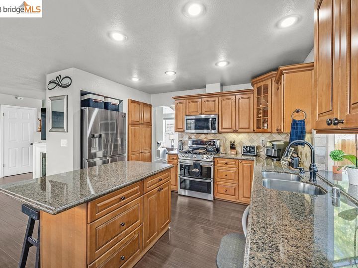 561 Rolling Oak Ct, Vacaville, CA | Brown Valley. Photo 10 of 32