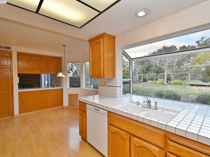 6012 Mount Olympus Dr, Castro Valley, CA | Palomares Hills. Photo 14 of 60