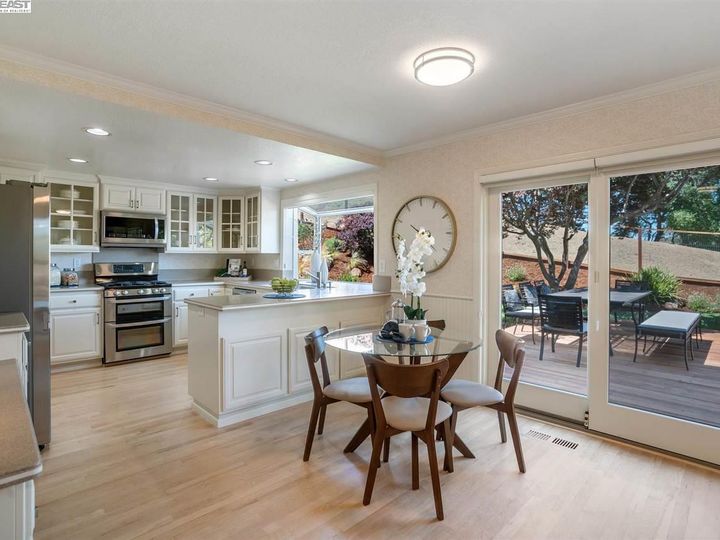 6022 Slopeview Ct, Castro Valley, CA | Columbia. Photo 12 of 37