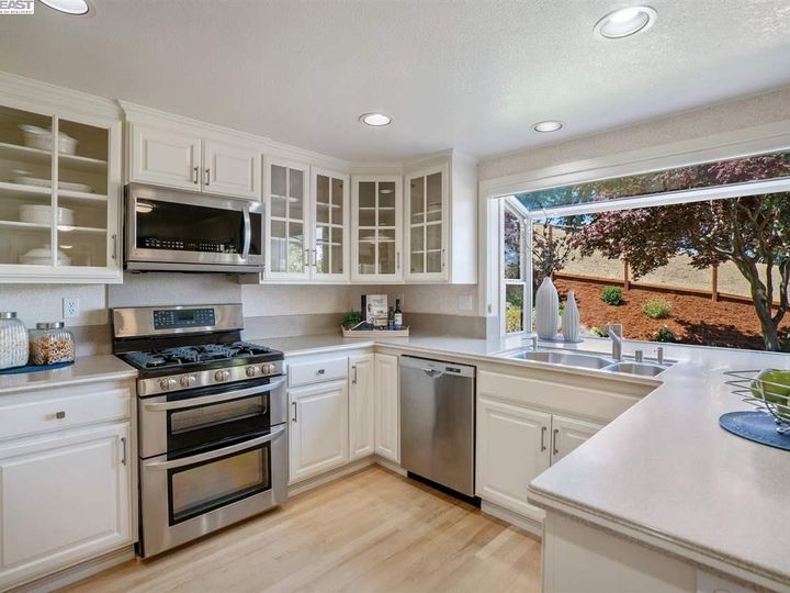6022 Slopeview Ct, Castro Valley, CA | Columbia. Photo 10 of 37
