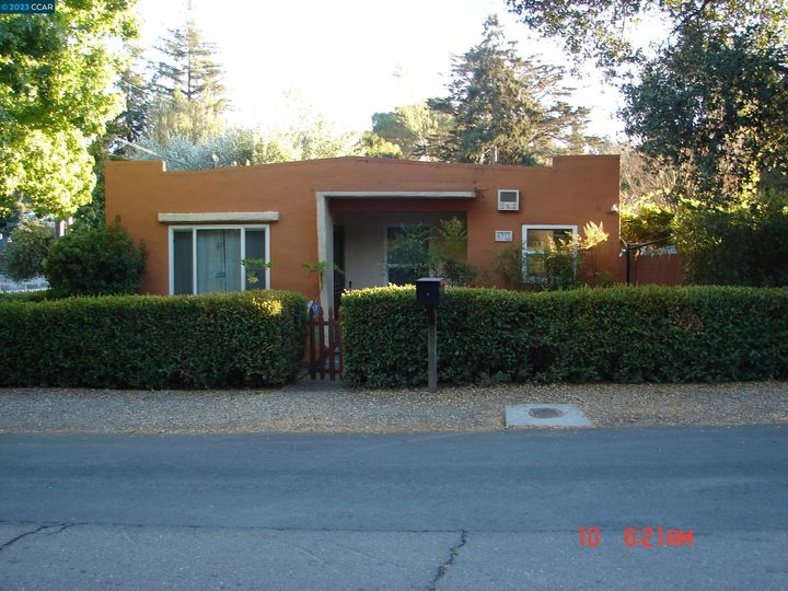 6331 Sunnymere Ave, Oakland, CA | Upper Millsmont. Photo 1 of 16