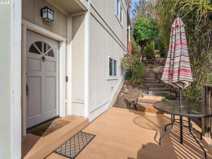 6700 Outlook Ave, Oakland, CA | Millsmont Area. Photo 2 of 40