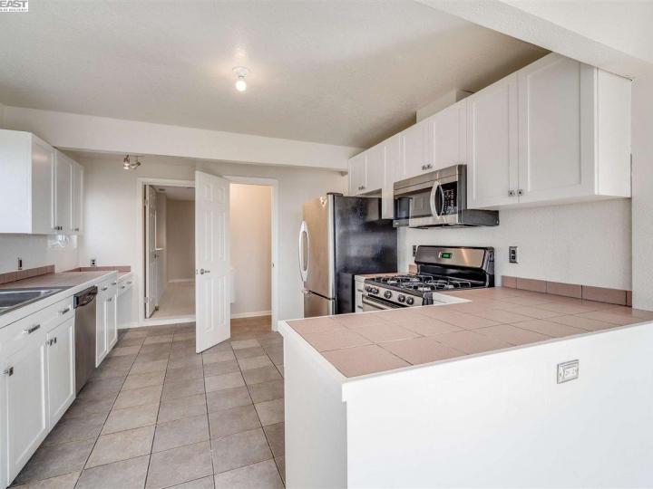 6700 Outlook Ave, Oakland, CA | Millsmont Area. Photo 11 of 40