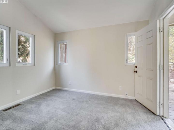 6700 Outlook Ave, Oakland, CA | Millsmont Area. Photo 27 of 40