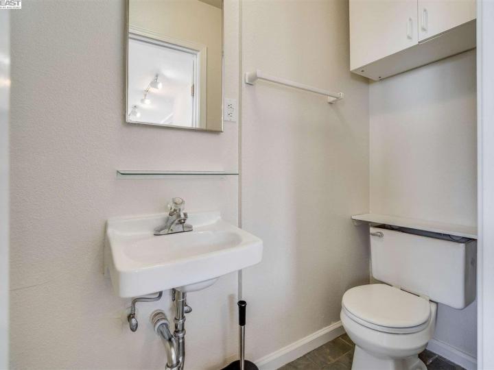 6700 Outlook Ave, Oakland, CA | Millsmont Area. Photo 33 of 40