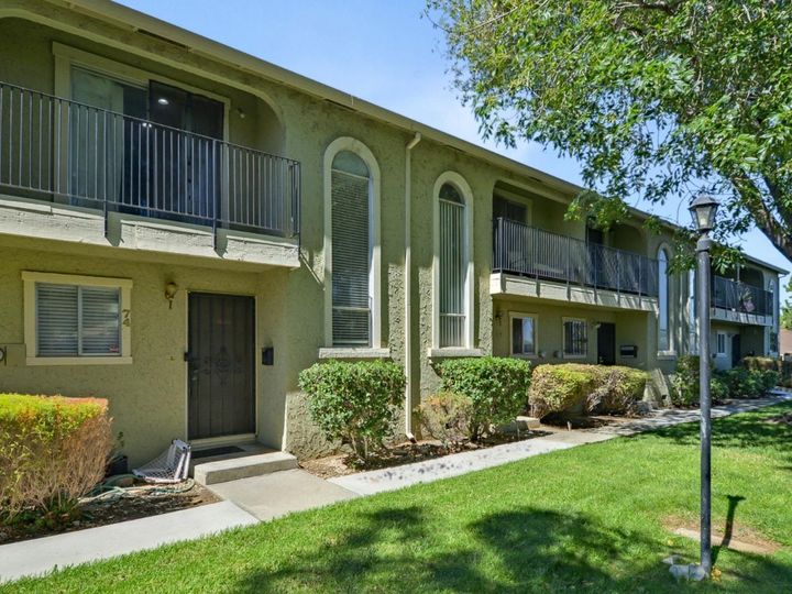 74 Meadowbrook Ave, Pittsburg, CA, 94565 Townhouse. Photo 1 of 32